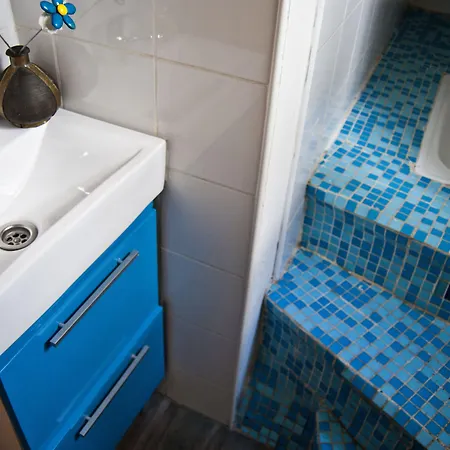 Golondrinas De La Alhambra Гранада