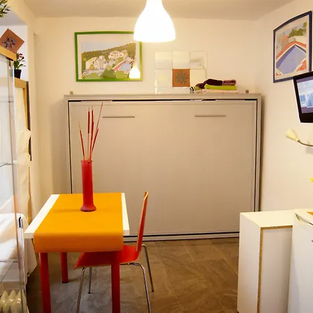 Отель Golondrinas De La Alhambra Гранада